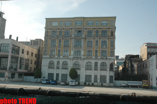 Sehrli İstanbul! Gəmi gəzintisi ilə Fatih Sultan Mehmet körpüsünün altından görünən meqapolis (FOTO)