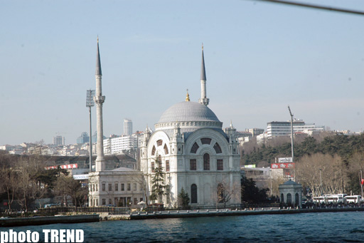 Sehrli İstanbul! Gəmi gəzintisi ilə Fatih Sultan Mehmet körpüsünün altından görünən meqapolis (FOTO)