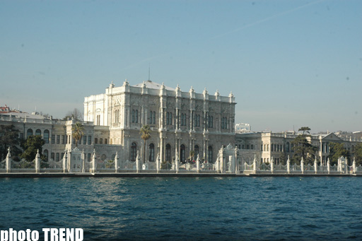 Sehrli İstanbul! Gəmi gəzintisi ilə Fatih Sultan Mehmet körpüsünün altından görünən meqapolis (FOTO)