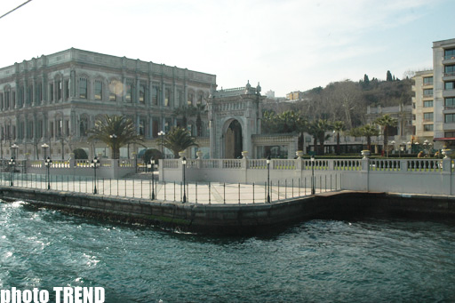 Sehrli İstanbul! Gəmi gəzintisi ilə Fatih Sultan Mehmet körpüsünün altından görünən meqapolis (FOTO)