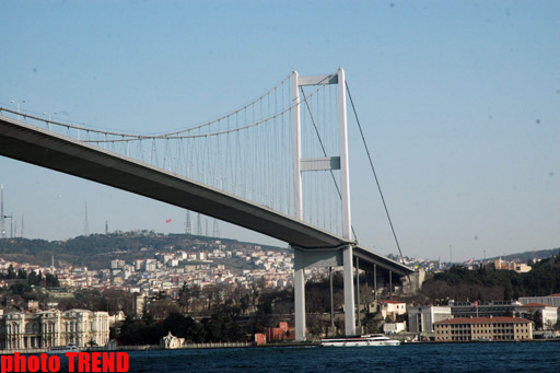 Sehrli İstanbul! Gəmi gəzintisi ilə Fatih Sultan Mehmet körpüsünün altından görünən meqapolis (FOTO)