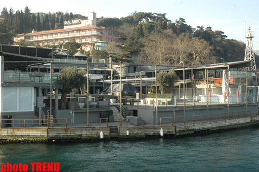 Sehrli İstanbul! Gəmi gəzintisi ilə Fatih Sultan Mehmet körpüsünün altından görünən meqapolis (FOTO)