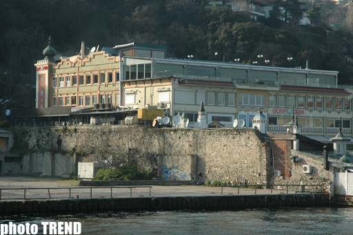 Sehrli İstanbul! Gəmi gəzintisi ilə Fatih Sultan Mehmet körpüsünün altından görünən meqapolis (FOTO)