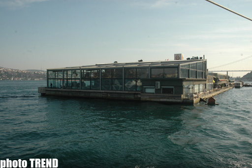 Sehrli İstanbul! Gəmi gəzintisi ilə Fatih Sultan Mehmet körpüsünün altından görünən meqapolis (FOTO)