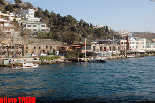 Sehrli İstanbul! Gəmi gəzintisi ilə Fatih Sultan Mehmet körpüsünün altından görünən meqapolis (FOTO)
