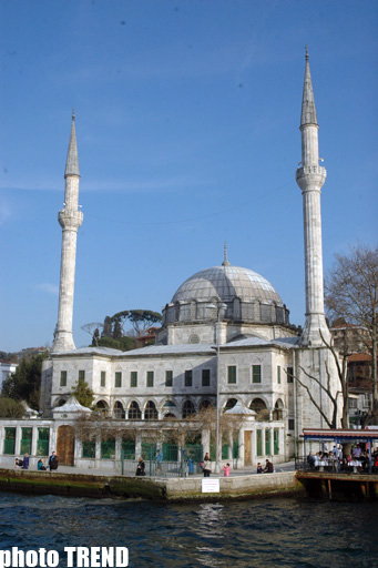 Sehrli İstanbul! Gəmi gəzintisi ilə Fatih Sultan Mehmet körpüsünün altından görünən meqapolis (FOTO)
