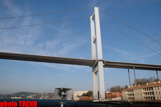Sehrli İstanbul! Gəmi gəzintisi ilə Fatih Sultan Mehmet körpüsünün altından görünən meqapolis (FOTO)