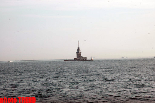 Sehrli İstanbul! Gəmi gəzintisi ilə Fatih Sultan Mehmet körpüsünün altından görünən meqapolis (FOTO)