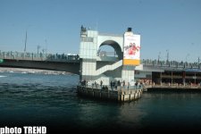 Sehrli İstanbul! Gəmi gəzintisi ilə Fatih Sultan Mehmet körpüsünün altından görünən meqapolis (FOTO)