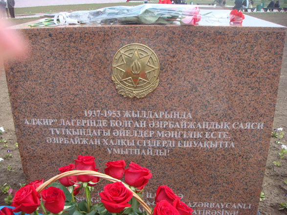 Qazaxıstanda azərbaycanlı qadınların xatirəsinə qoyulmuş abidənin açılışı olub (FOTO)