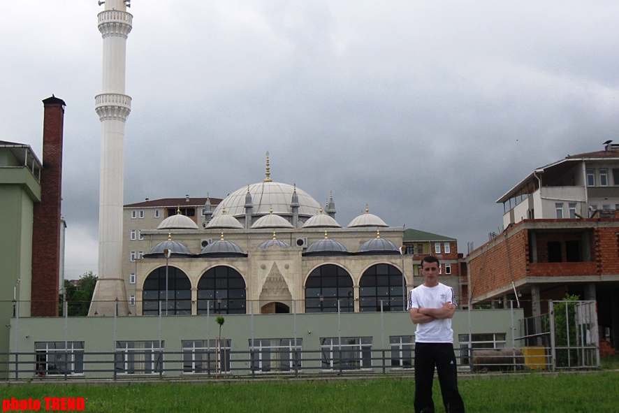 Azərbaycanlı musiqiçilər Trabzonda Türkiyənin idman nazirini necə heyrətləndirdilər? (FOTO)