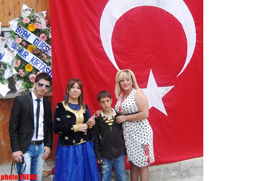 Azərbaycanlı musiqiçilər Trabzonda Türkiyənin idman nazirini necə heyrətləndirdilər? (FOTO)