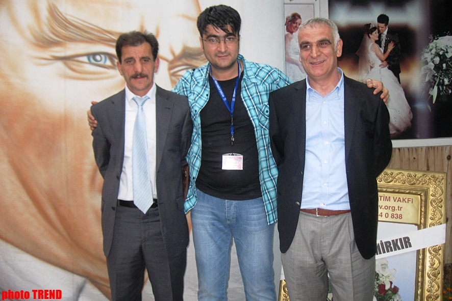 Azərbaycanlı musiqiçilər Trabzonda Türkiyənin idman nazirini necə heyrətləndirdilər? (FOTO)