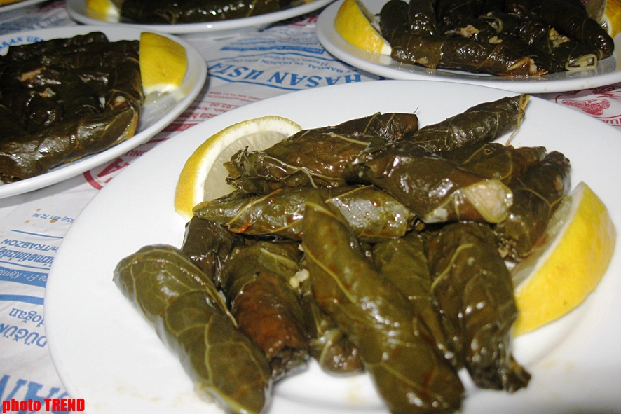 Azərbaycanlı musiqiçilər Trabzonda Türkiyənin idman nazirini necə heyrətləndirdilər? (FOTO)