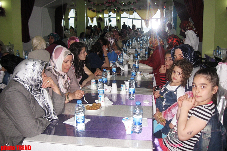 Azərbaycanlı musiqiçilər Trabzonda Türkiyənin idman nazirini necə heyrətləndirdilər? (FOTO)