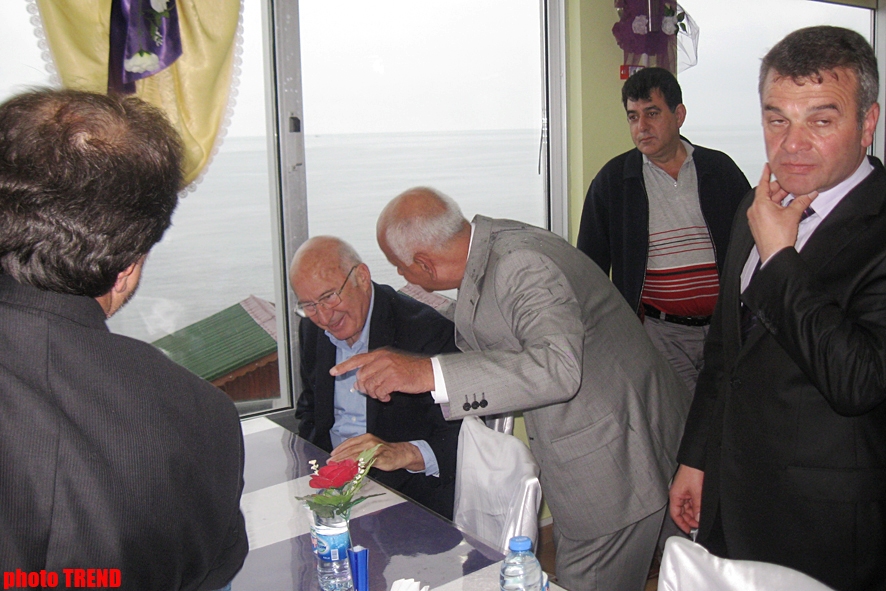 Azərbaycanlı musiqiçilər Trabzonda Türkiyənin idman nazirini necə heyrətləndirdilər? (FOTO)