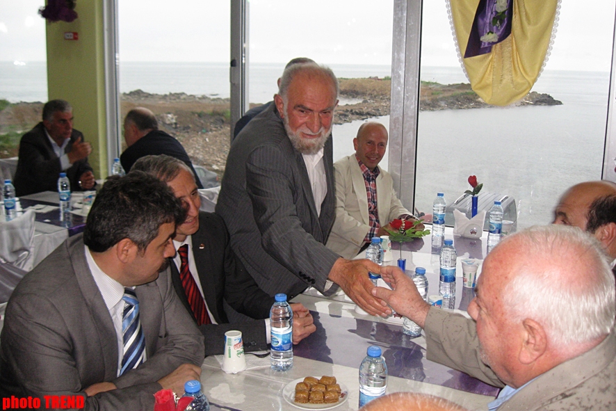 Azərbaycanlı musiqiçilər Trabzonda Türkiyənin idman nazirini necə heyrətləndirdilər? (FOTO)