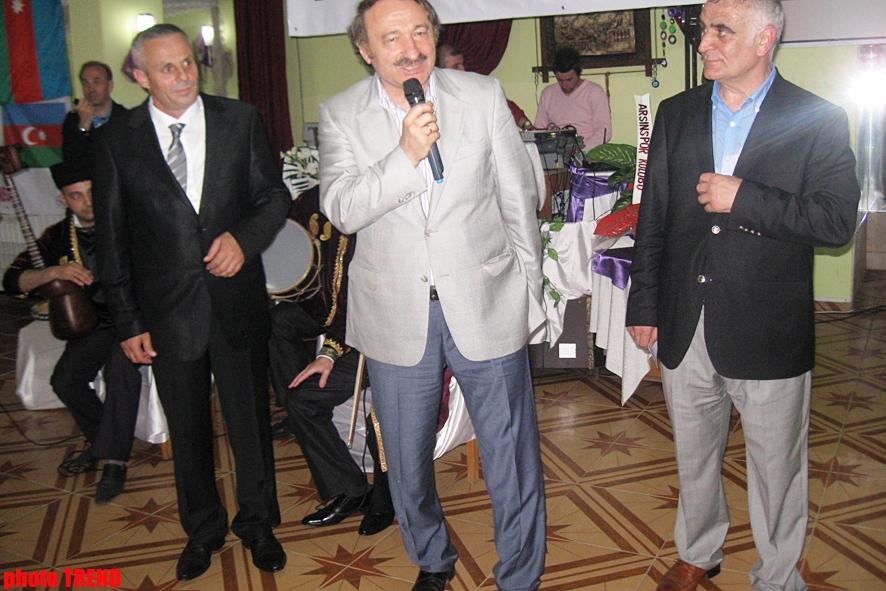 Azərbaycanlı musiqiçilər Trabzonda Türkiyənin idman nazirini necə heyrətləndirdilər? (FOTO)