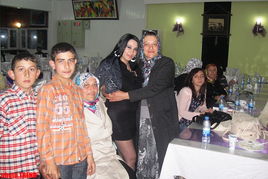 Azərbaycanlı musiqiçilər Trabzonda Türkiyənin idman nazirini necə heyrətləndirdilər? (FOTO)