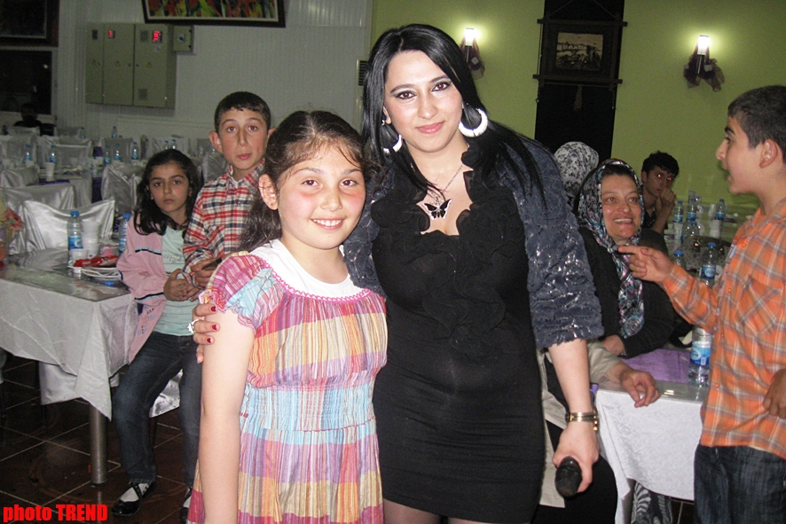 Azərbaycanlı musiqiçilər Trabzonda Türkiyənin idman nazirini necə heyrətləndirdilər? (FOTO)