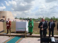 Qazaxıstanda azərbaycanlı qadınların xatirəsinə qoyulmuş abidənin açılışı olub (FOTO)