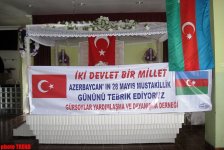 Azərbaycanlı musiqiçilər Trabzonda Türkiyənin idman nazirini necə heyrətləndirdilər? (FOTO)