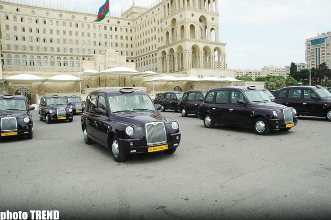 London Taxi TX4 avtomobillərinin birinci partiyası Bakıya gətirilib (FOTO)