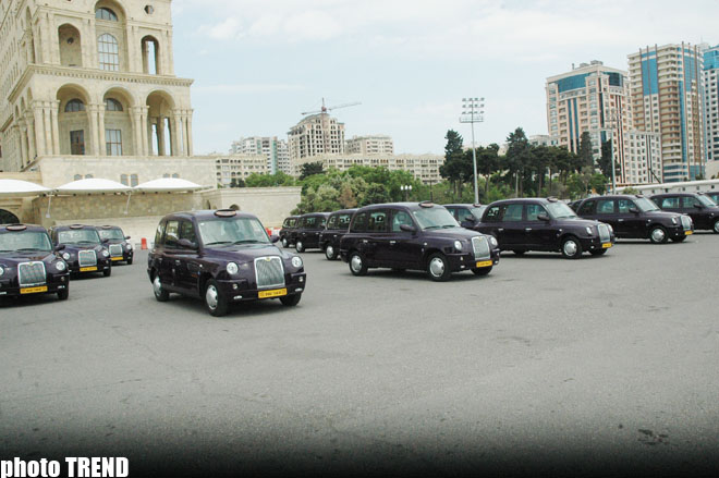 London Taxi TX4 avtomobillərinin birinci partiyası Bakıya gətirilib (FOTO)