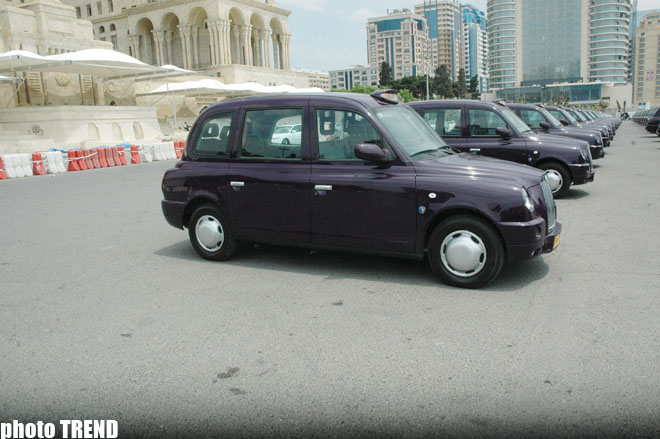 London Taxi TX4 avtomobillərinin birinci partiyası Bakıya gətirilib (FOTO)