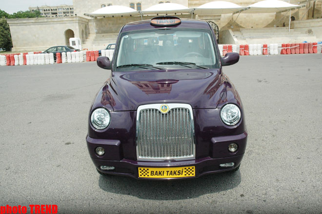 London Taxi TX4 avtomobillərinin birinci partiyası Bakıya gətirilib (FOTO)