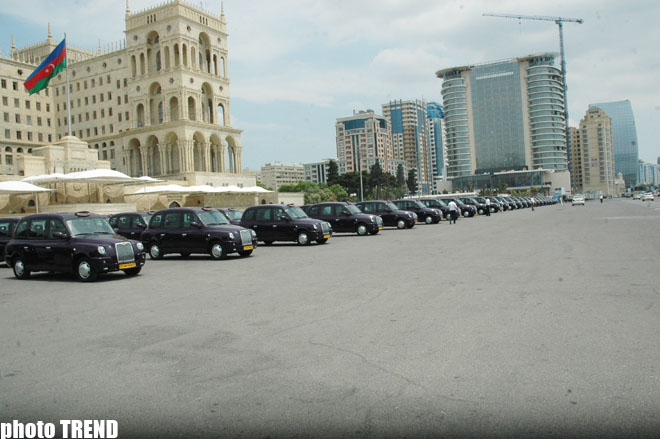 London Taxi TX4 avtomobillərinin birinci partiyası Bakıya gətirilib (FOTO)