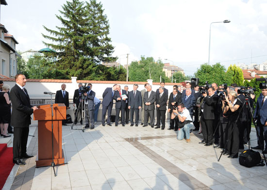İlham Əliyev Azərbaycanın Serbiyadakı səfirliyinin açılışında iştirak edib (FOTO)