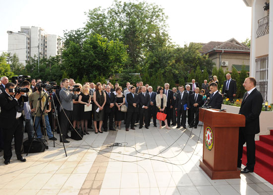 İlham Əliyev Azərbaycanın Serbiyadakı səfirliyinin açılışında iştirak edib (FOTO)
