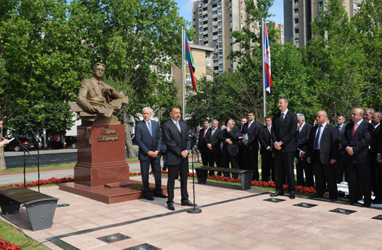 Azərbaycan və Serbiya prezidentləri Novi Sad şəhərində Üzeyir Hacıbəylinin büstünün açılışında iştirak ediblər (FOTO)