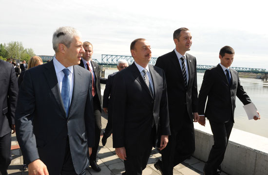 Azərbaycan və Serbiya prezidentləri Novi Sad şəhərində Üzeyir Hacıbəylinin büstünün açılışında iştirak ediblər (FOTO)