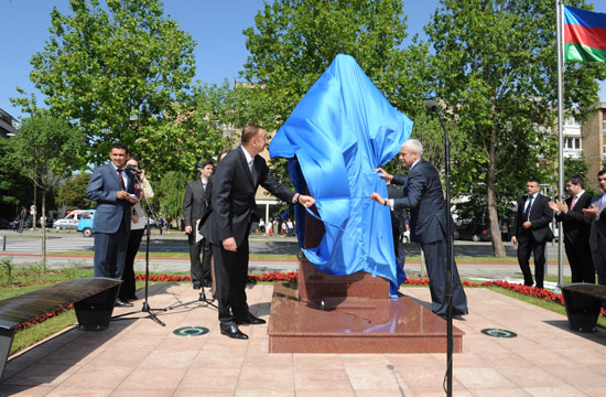 Azərbaycan və Serbiya prezidentləri Novi Sad şəhərində Üzeyir Hacıbəylinin büstünün açılışında iştirak ediblər (FOTO)