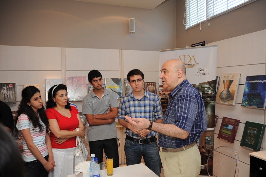 ADA Kitab Mərkəzində yazıçı Çingiz Abdullayevlə oxucuların görüşü keçirilib (FOTO)