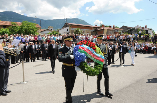Azərbaycan Prezidenti Sloveniyanın Novo Qoritsa şəhərində Mehdi Hüseynzadənin memorialını ziyarət edib (FOTO)