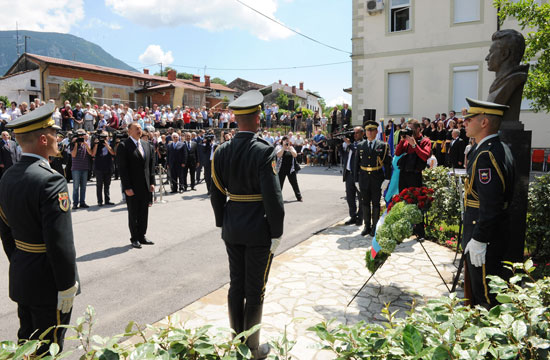 Azərbaycan Prezidenti Sloveniyanın Novo Qoritsa şəhərində Mehdi Hüseynzadənin memorialını ziyarət edib (FOTO)