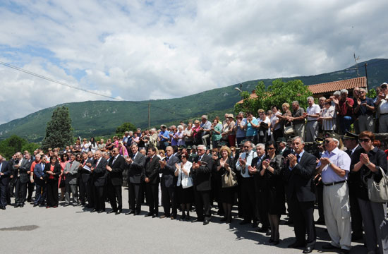 Azərbaycan Prezidenti Sloveniyanın Novo Qoritsa şəhərində Mehdi Hüseynzadənin memorialını ziyarət edib (FOTO)