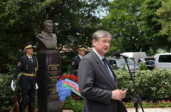 Azərbaycan Prezidenti Sloveniyanın Novo Qoritsa şəhərində Mehdi Hüseynzadənin memorialını ziyarət edib (FOTO)