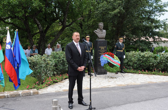 Azərbaycan Prezidenti Sloveniyanın Novo Qoritsa şəhərində Mehdi Hüseynzadənin memorialını ziyarət edib (FOTO)