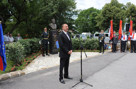 Azərbaycan Prezidenti Sloveniyanın Novo Qoritsa şəhərində Mehdi Hüseynzadənin memorialını ziyarət edib (FOTO)