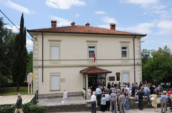 Azərbaycan Prezidenti Sloveniyanın Novo Qoritsa şəhərində Mehdi Hüseynzadənin memorialını ziyarət edib (FOTO)