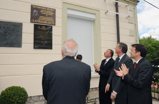 Azərbaycan Prezidenti Sloveniyanın Novo Qoritsa şəhərində Mehdi Hüseynzadənin memorialını ziyarət edib (FOTO)