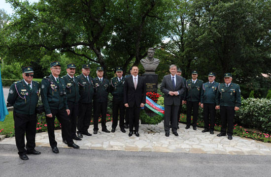 Azərbaycan Prezidenti Sloveniyanın Novo Qoritsa şəhərində Mehdi Hüseynzadənin memorialını ziyarət edib (FOTO)