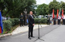 Azərbaycan Prezidenti Sloveniyanın Novo Qoritsa şəhərində Mehdi Hüseynzadənin memorialını ziyarət edib (FOTO)