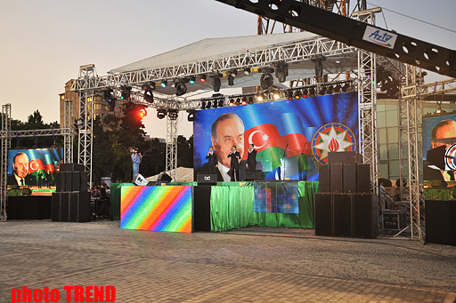 Bakıda Milli Qurtuluş günü ilə bağlı konsert proqramı və atəşfəşanlıq düzənlənib (FOTOSESSİYA)