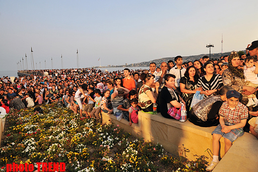 Bakıda Milli Qurtuluş günü ilə bağlı konsert proqramı və atəşfəşanlıq düzənlənib (FOTOSESSİYA)