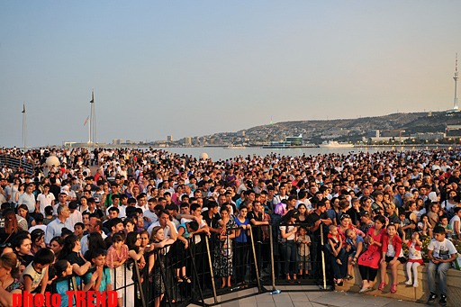 Bakıda Milli Qurtuluş günü ilə bağlı konsert proqramı və atəşfəşanlıq düzənlənib (FOTOSESSİYA)